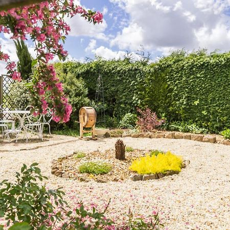 Le Jardin Des Fees Bed and Breakfast Savigny-le-Vieux Buitenkant foto